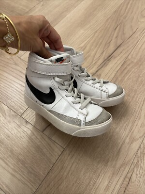 nike mid top boots