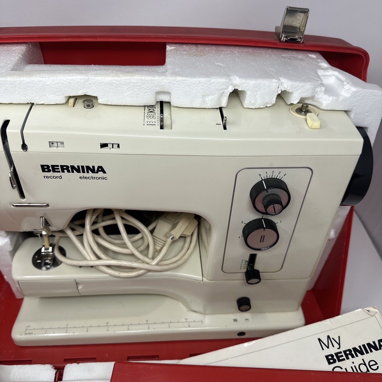 Bernina Record 830 Heavy Duty Sewing Machine w/Case, Pedal