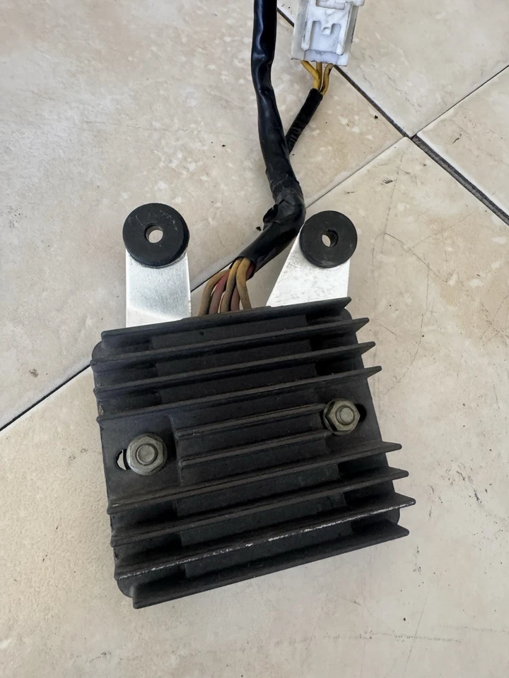 03 04 2003 2004 HONDA CBR 600RR 600 RR REGULADOR DE VOLTAJE RECTIFICADOR OEM Foto 2 de 4