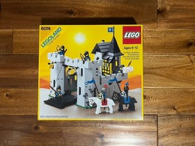 LEGO 6074 Black Falcons Fortress 100% COMPLETE w/ Box & Instructions All Plumes!