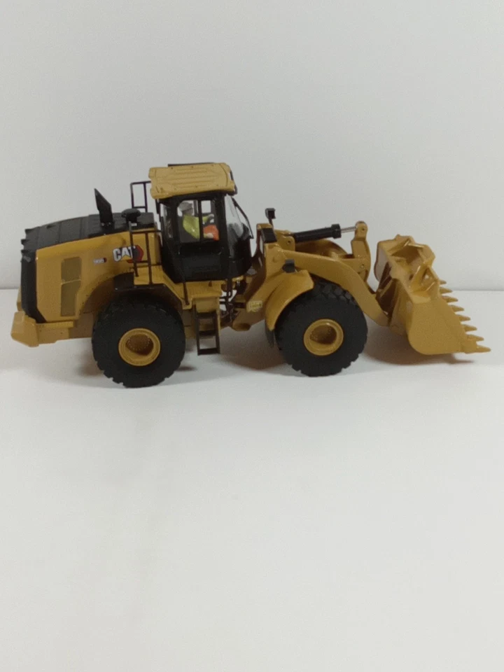Diecast Masters 966M Cat Wheel Loader 1:50 #85686 MB - Image 4 of 4