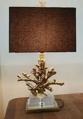 Tischlampe Goldkoralle schwarz goldgefüttert rechteckiger Schirm mit Plexiglas/Goldfuß
