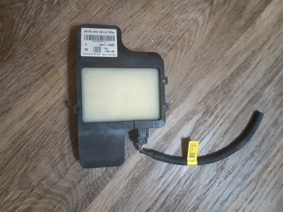 Sensor radar punto ciego trasero izquierdo Hyundai Tucson LH 2015-2018 95811-D3002 Foto 2 de 4