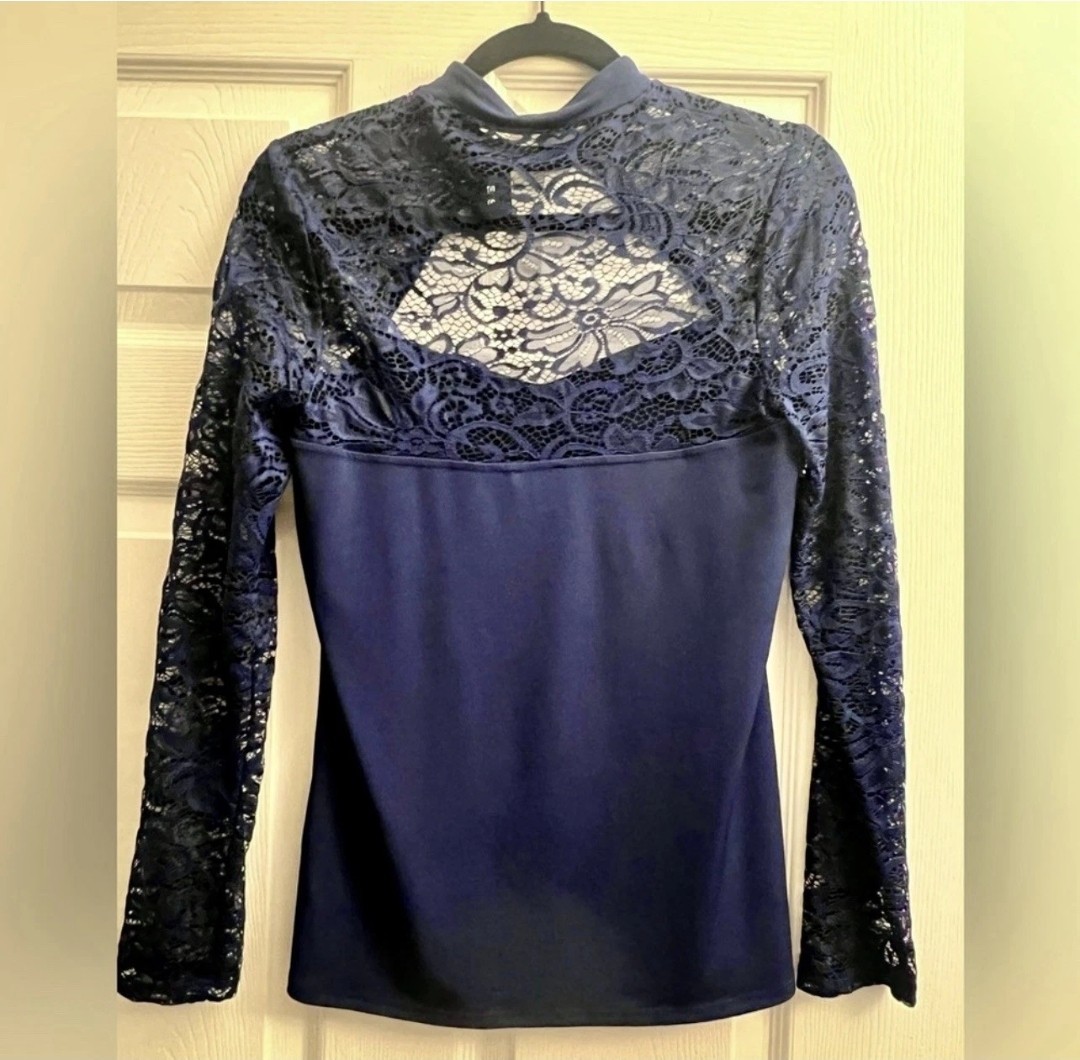 NWT Express Blue Floral Lace Long Sleeve Top, Women’s Size Medium