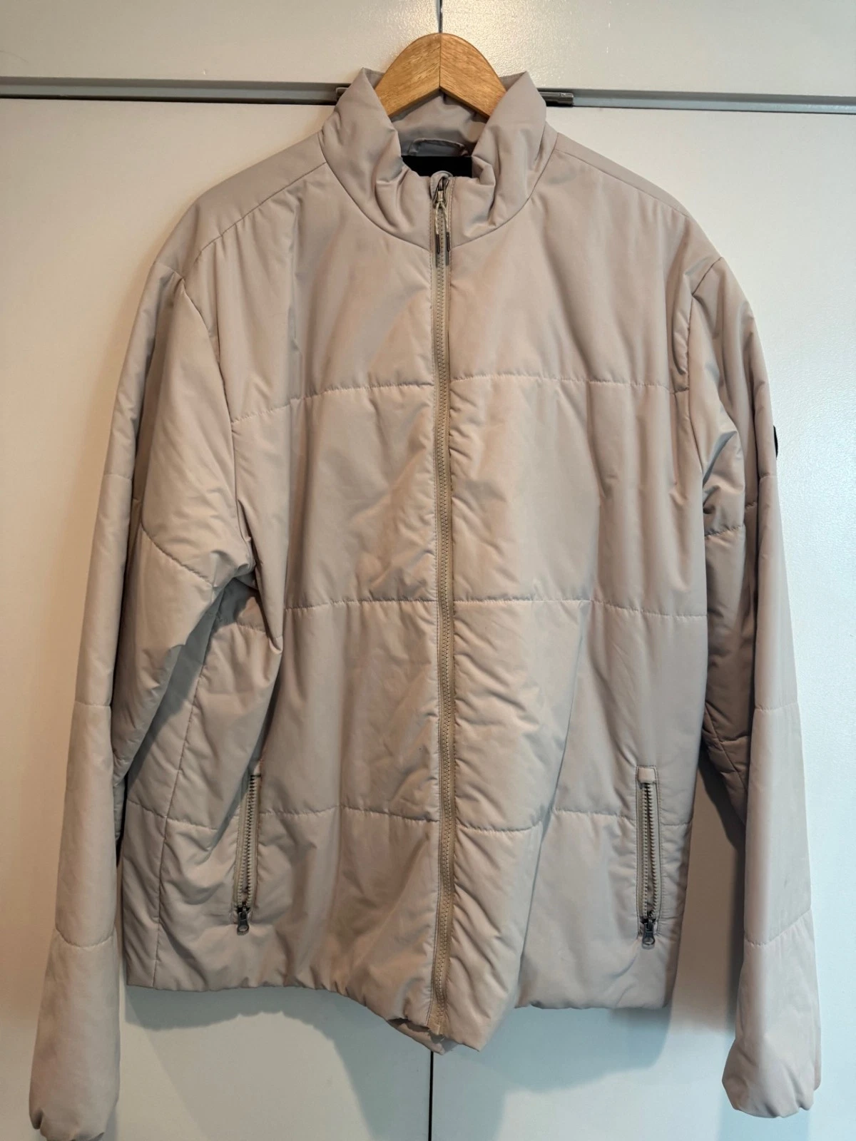 Vuori Puffer Jacket Mens XXL White Eggshell Used Good Condition Minor Stain - product detail image 1