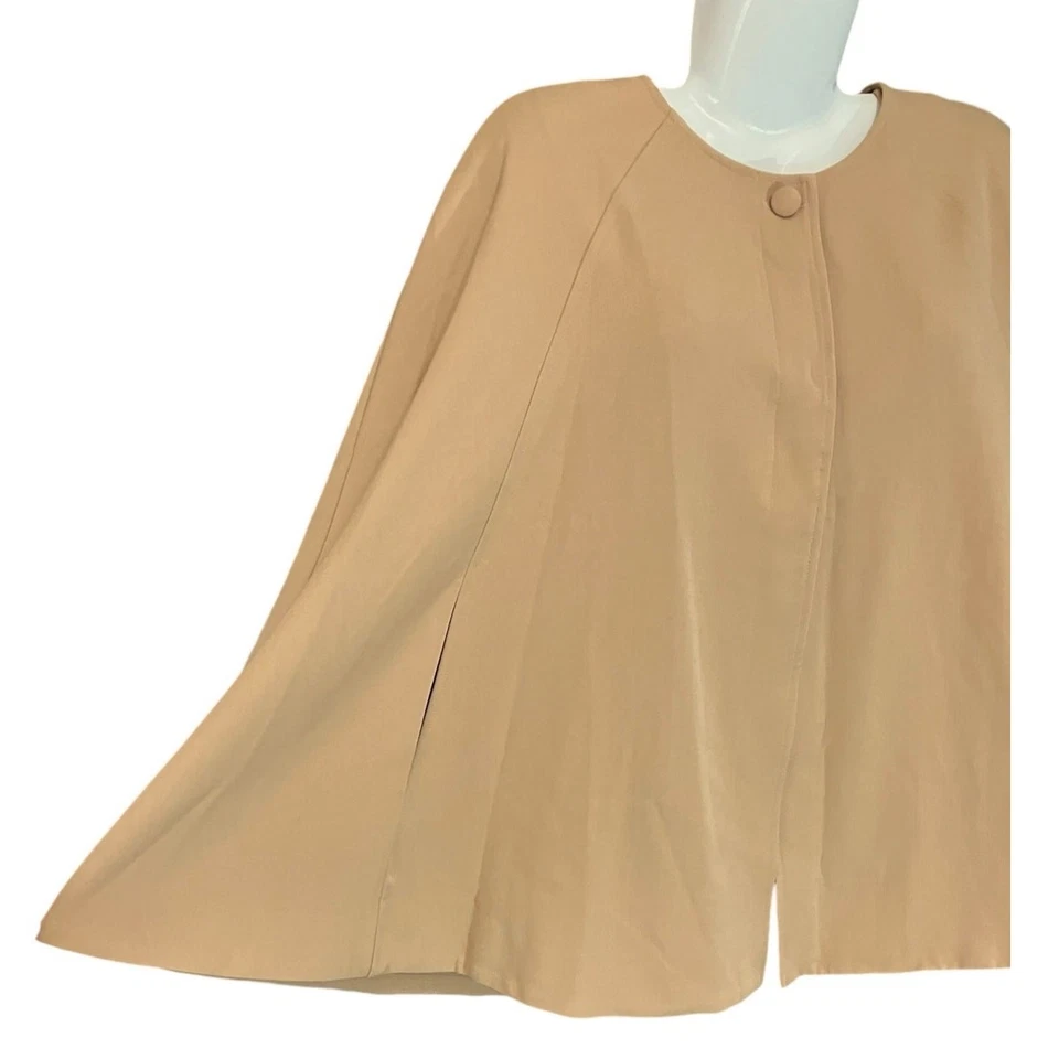Antthony Originals Women's Tan Cape W Arm Holes & Front Top Closure Lined SZ M/L - Image 4 of 4