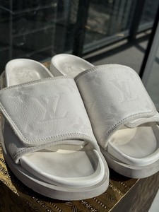 Louis Vuitton Slides Men's Size 9.5 In White Embossed LV Leather Monogram $910!