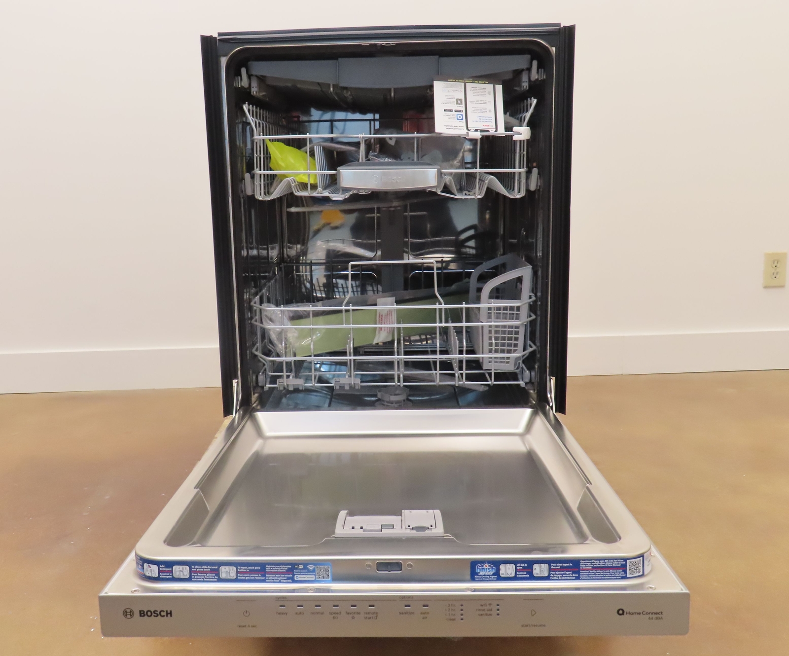 Bosch 500 Series SHP65CM5N 24" Fully Integrated BuiltIn Smart