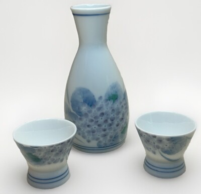 Porcelain Sake Set 3 Pc 20th C Japanese Delicate Hydranga Design Light Blue