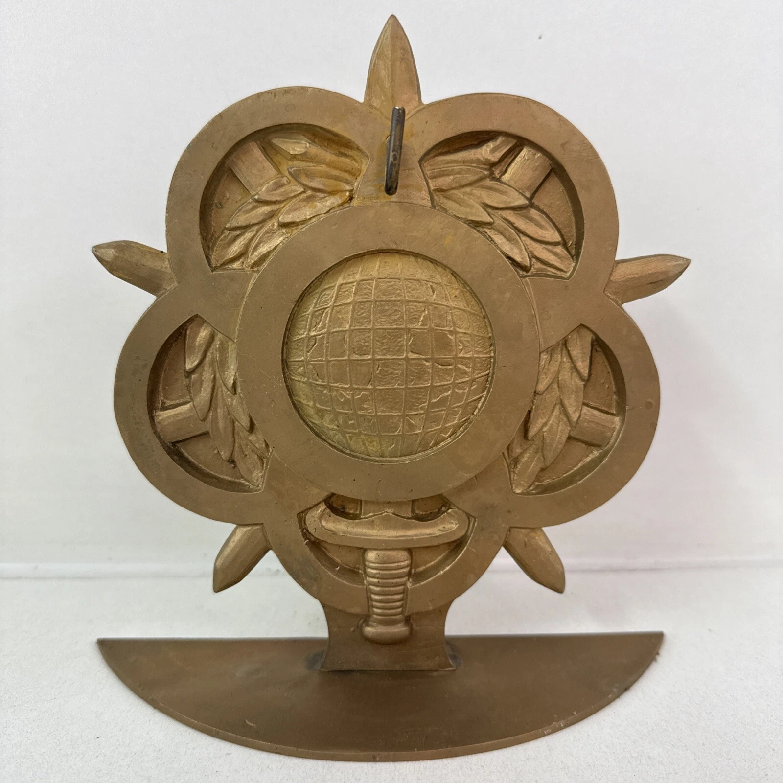 Médaille Plaque Présentoir Globe Terrestre Épée Militaire Avec Accroche