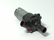 Pompe à eau Mercedes 210