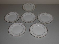 6 WEDGWOOD CARISBROOKE PATTERN BREAD AND BUTTER PLATES
