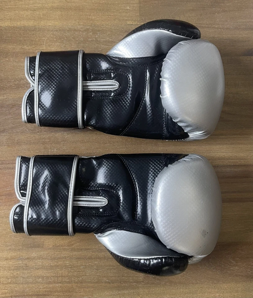 Revgear Gloves 16 Ounce Pro Training MMA Bags Pads Mitts - Image 4 of 4