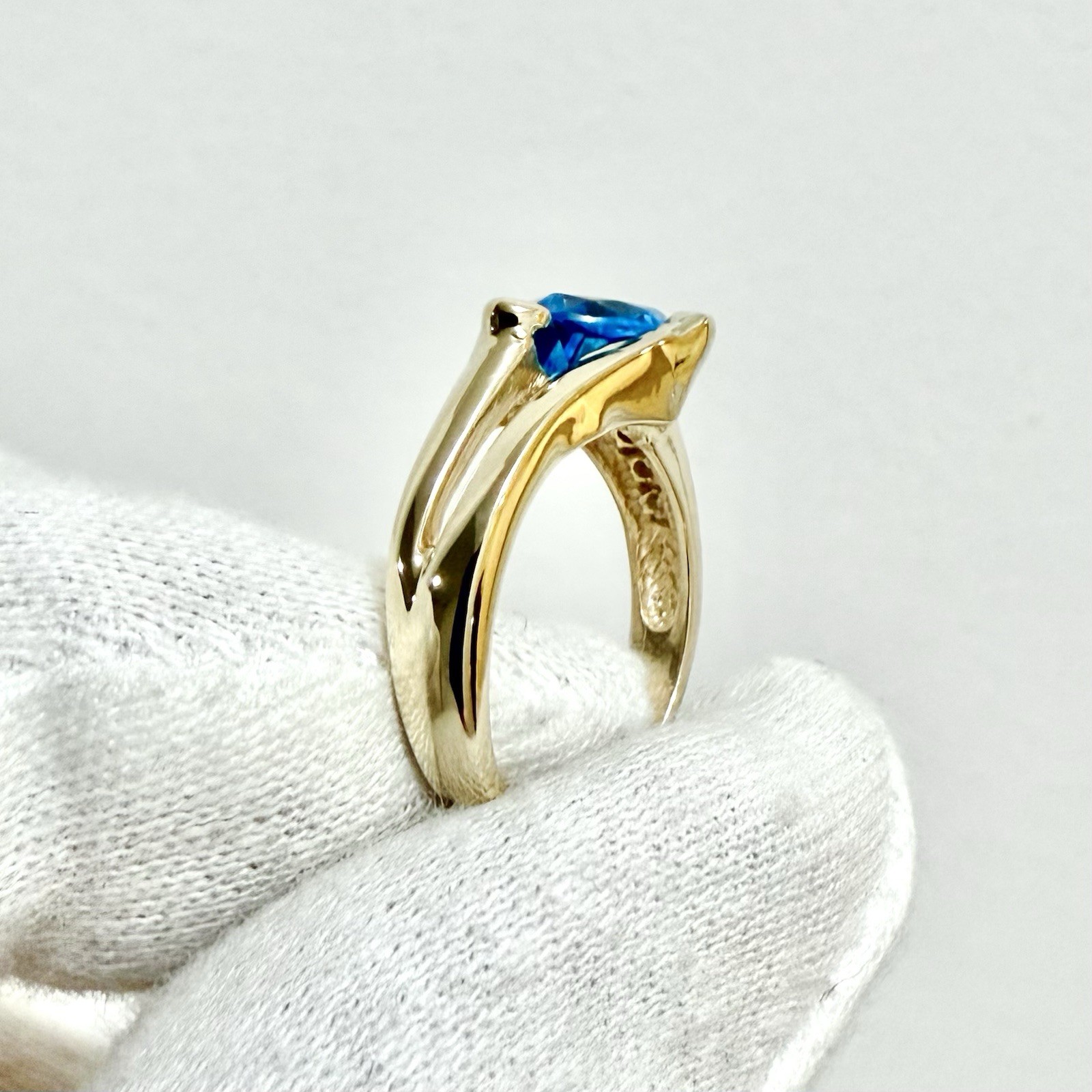 Solid 14K Gold Blue Topaz Ring - Solid 14K Yellow… - image 4