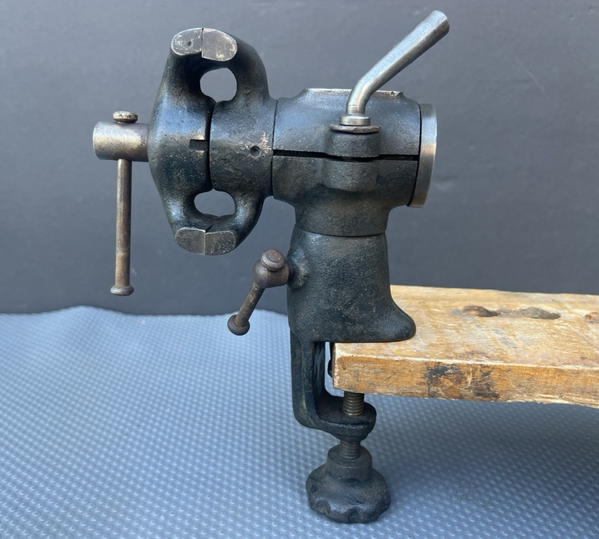 打出の小槌　　ヴィンテージ　昭和 Rare Vintage Rotating Double Jaws Clamp On Bench Vise Gunsmith