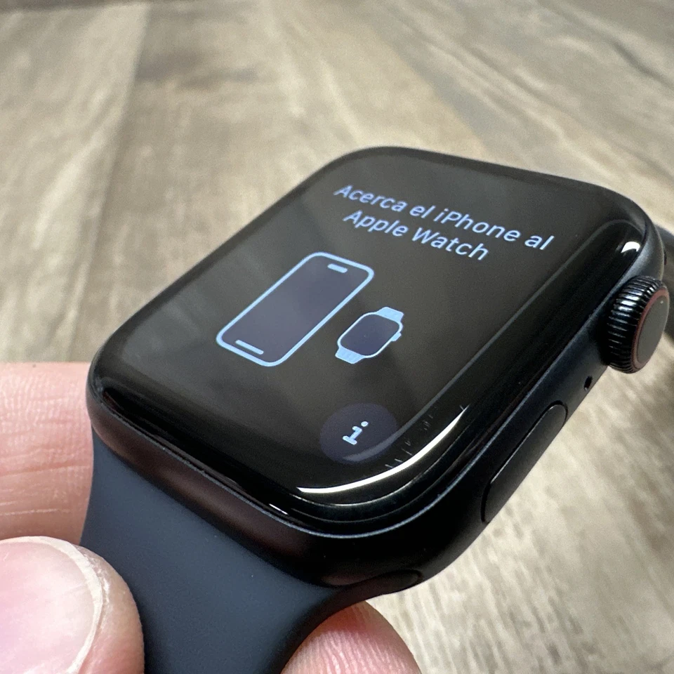 Apple Watch SE 2nd Gen 44MM Aluminum Sport Band A2727 - Image 4 of 4