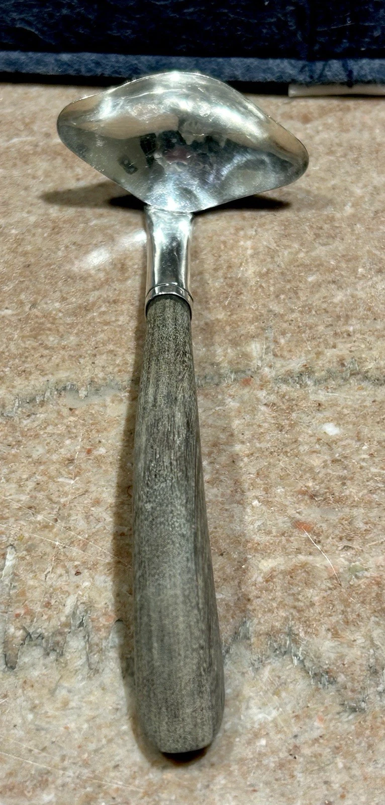 Vntg Mexico Sterling Silver And Rosewood Sauce Ladle Signed R.J. 24.5 Gr. 5 3/8”
Opens in a new wind