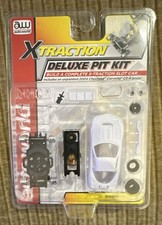 Auto World 2004 Corvette C5-R Deluxe Pit Kit X-Traction Slot Car
