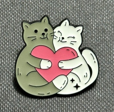 Liebe Herz grau weiß Katze Metall Pin Anstecker Brosche Meme lustig Kawaii Alt Goth Punk