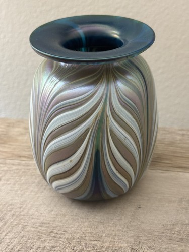 Rick Hunter Studio Art Glass Vase 5” Teal Gold White Iridescent Feather Pull - Picture 7 of 14
