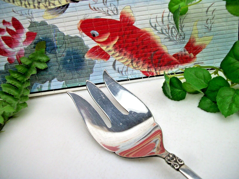 International Rogers KING FREDERIK Silverplate Cold Meat Serving Fork 1969 - Image 2 of 4