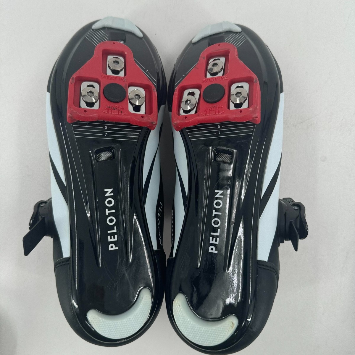 Peloton UNISEX Black Red Hook & Loop Close Bicycling Cycling  display picture 2