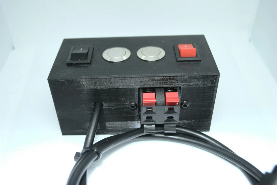 Customizable Apex Neptune Breakout Box 4 switches 2 push release connectors - Image 4 of 4