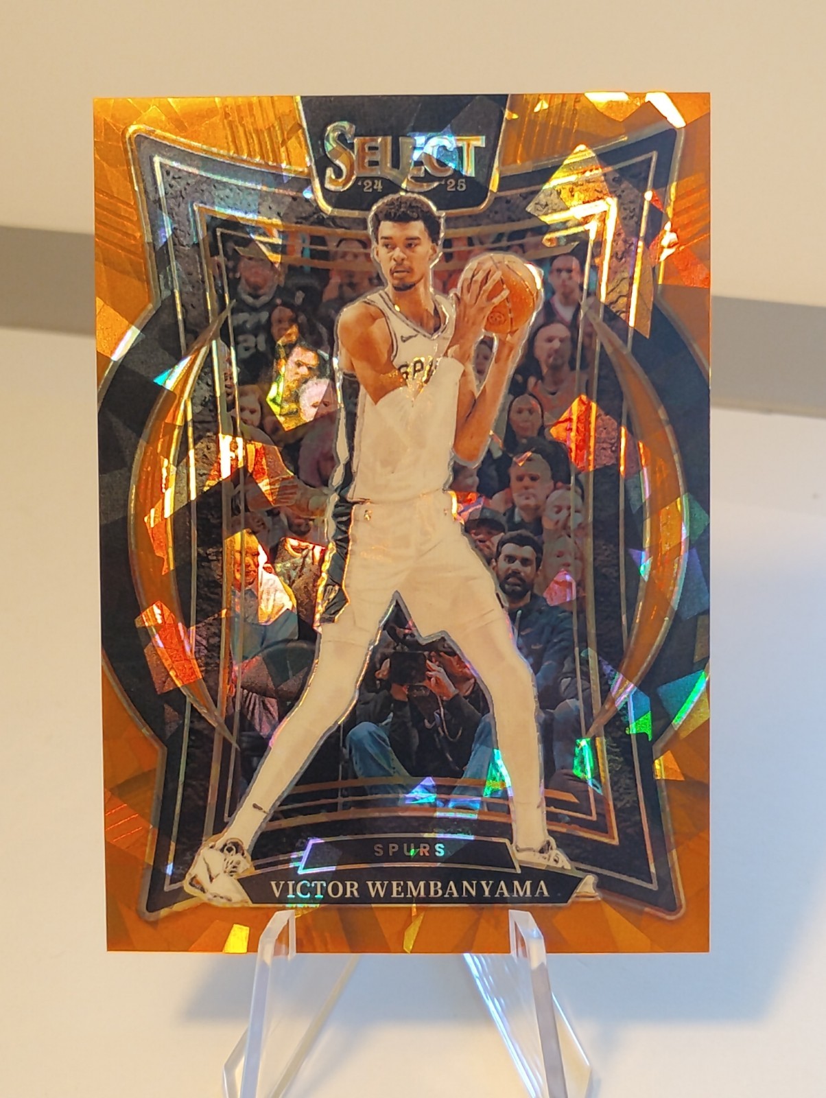 2024-25 Panini Select - Concourse Victor Wembanyama /275 #9 Orange Cracked Ice