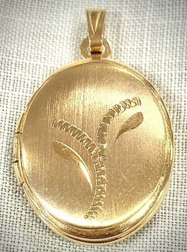 Vintage Gold Tone Oval Locket Pendant Etched Wheat Floral Design Photo Holder 