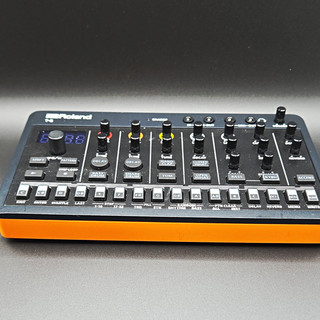 Roland T 8 Digital Drum Machine with Sequencer 16 Keys USB MIDI I/O