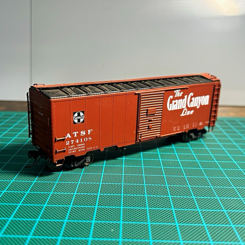 Coche de caja InterMountain HO Santa Fe AT&SF “Grand Canyon Line” 12 paneles 40' #274108 | Condition: Used