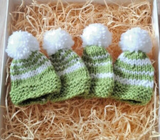 4 Eierwärmer Pudelmütze  Eiermütze  Tisch Deko Osterdeko Geschenk olivgrün weiß