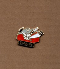 pin's outillage / Stanley (version rouge base dorée signée dimo)