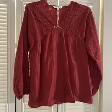 NWT Davi & Dani Women’s Peasant Top Size Small Blouse Red Burgundy Long Sleeve