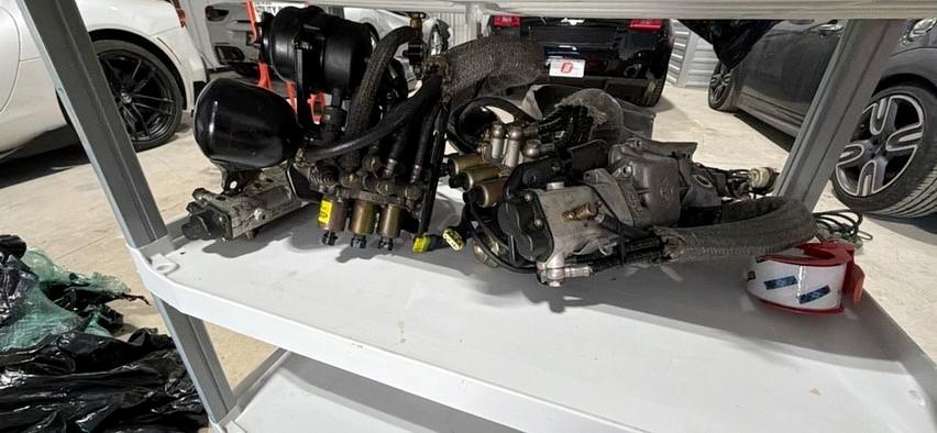 Ferrari 360 Modena/Spider F1 Actuator (181160) + Power Unit Pump (179533) – Comp