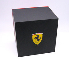 Boîte montre Scuderia Ferrari Orologi noire avec livret pour pièces seulement abîmée