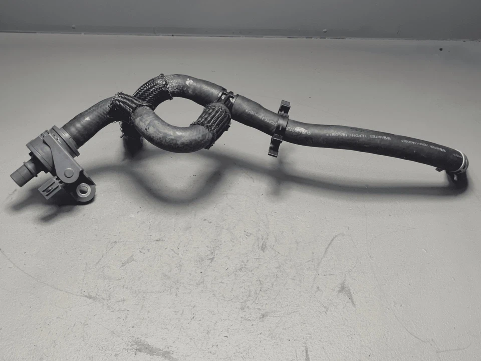 Toyota Avalon 2021 2,5 L motor refrigerante por paso manguera tubería con válvula OEM Foto 2 de 4