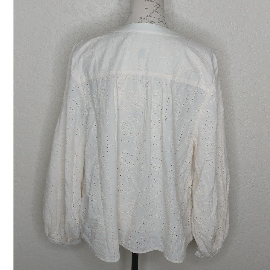 Universal Thread Eyelet Seashell Top Size XL - image 3