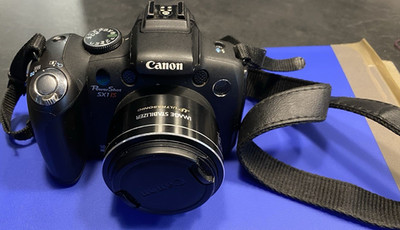 Canon PowerShot SX1 IS Bridgekamera schwarz mit Tasche, Riemen & Objektivdeckel