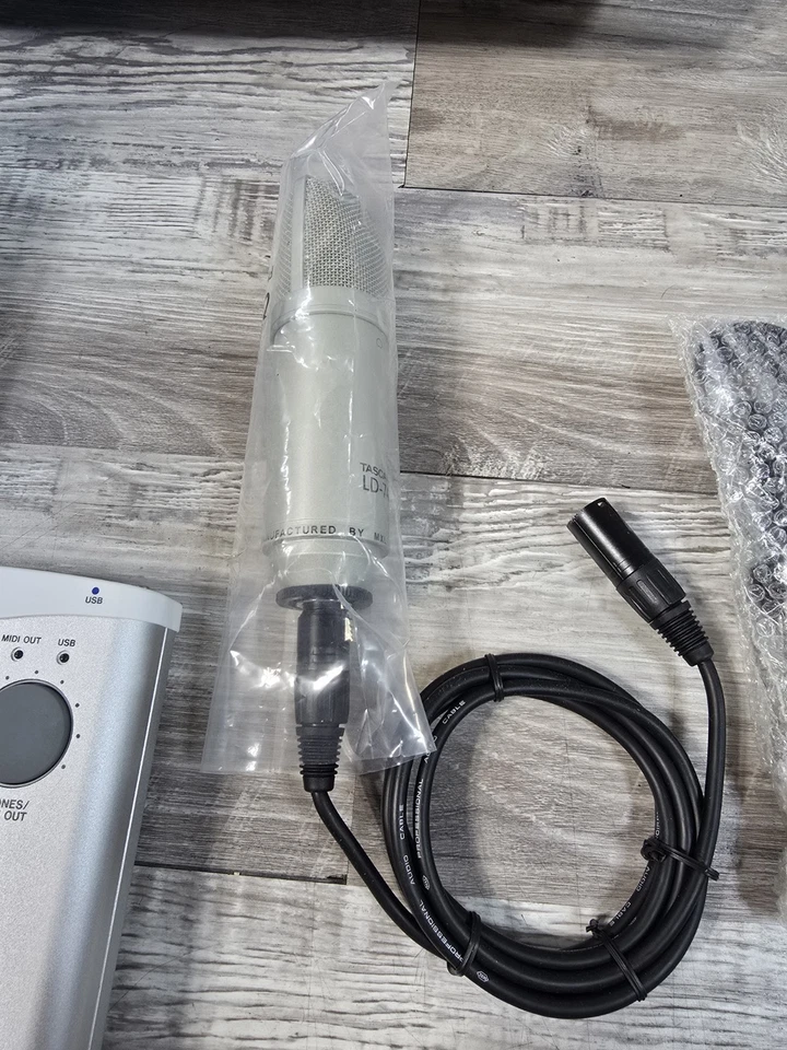 TASCAM LD-74 MICROPHONE & US-122L  W/ CABLES AND STAND With 14" Cable Included - Image 3 of 4