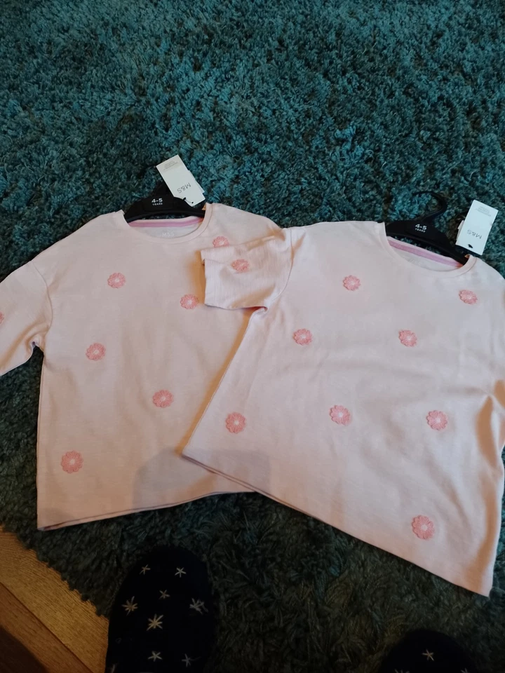 Ideal For Twins NWT Marks And Spencers Age 4 To 5 Years T Shirt X 2 - Image 2 of 4