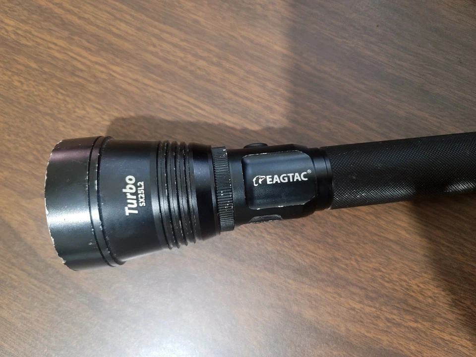 Lanterna recarregável EAGTAC Turbo SX25L2 feixe ajustável, 4 modos - Imagem 2 de 4
