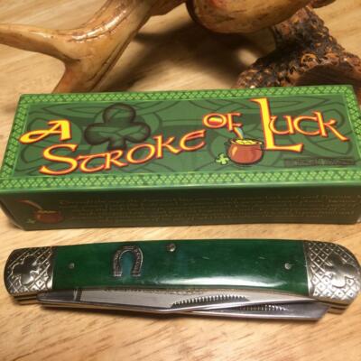 Rough Ryder Stroke of Luck Green Smooth Bone Trapper 4 1/8'' Pocket Knife RR1056