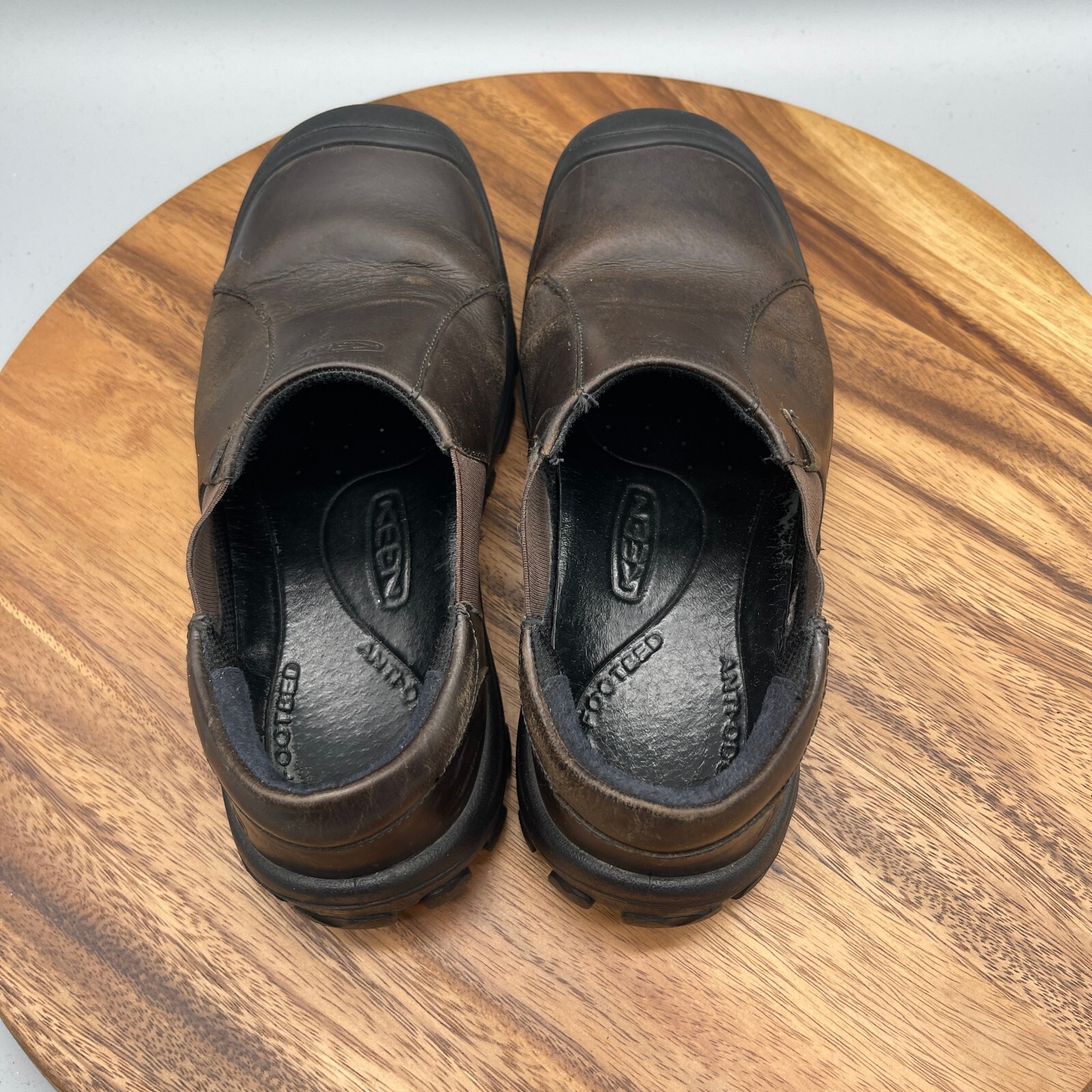 Mocassini Keen Austin da uomo taglia 7 in pelle marrone scarpe casual mules slip on