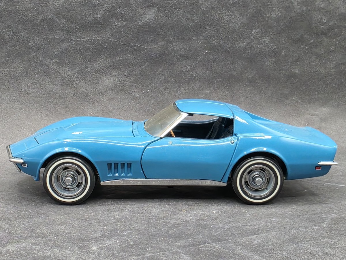 Franklin Mint 1968 Chevy Corvette T-Tops 1:24 Scale Diecast Car