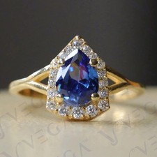 2.85 Ct Pear Cut Tanzanite Women's Unique Engagement Ring 14K Yellow Gold
