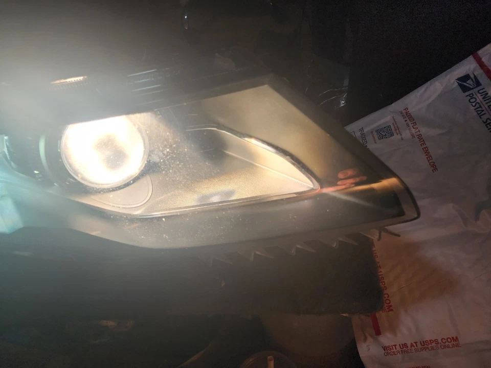 Faro halógeno pasajero derecho Chevrolet Volt 11-15 22769171 OEM Foto 2 de 4