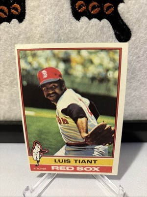 1976 Topps #130 Luis Tiant - Boston Red Sox