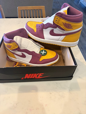 Nike Air Jordan 1 Retro High OG Brotherhood University Gold Bordeaux 555088-706