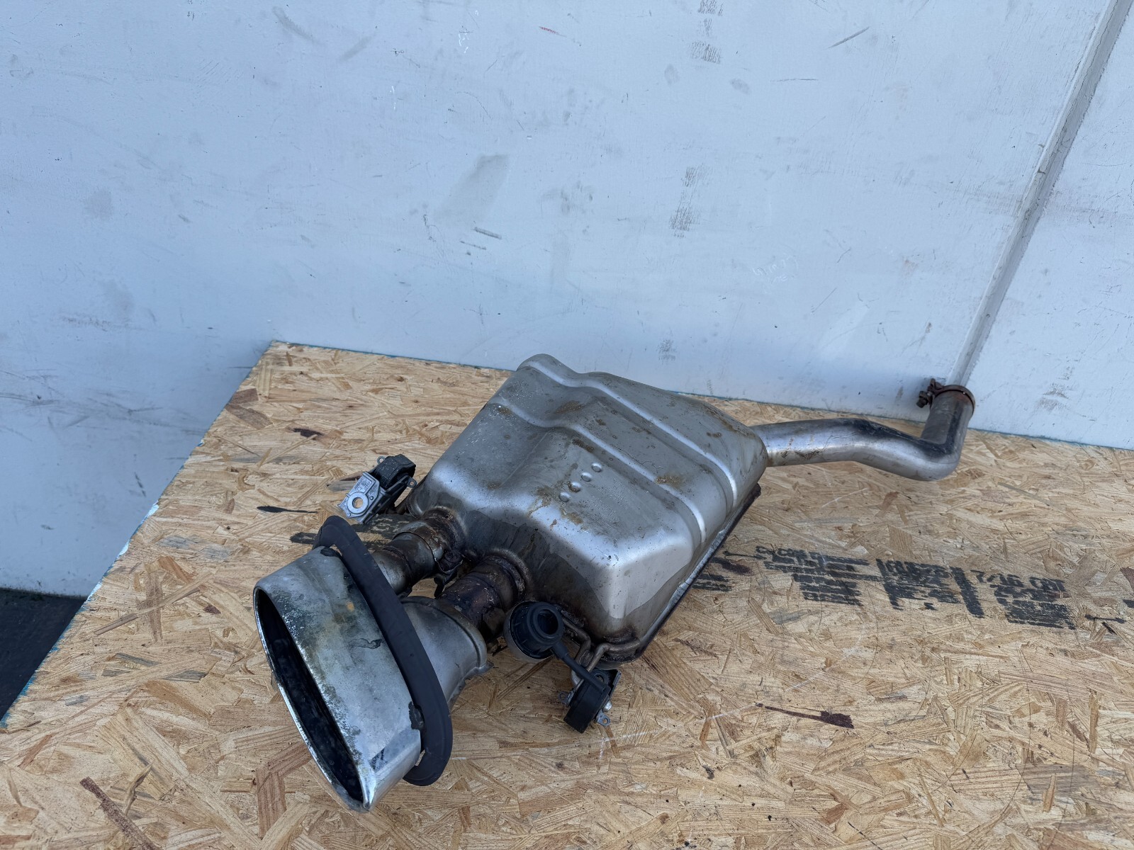 Bentley Flying Spur 2013-2018 REAR+RIGHT Muffler P/N 4W0253610